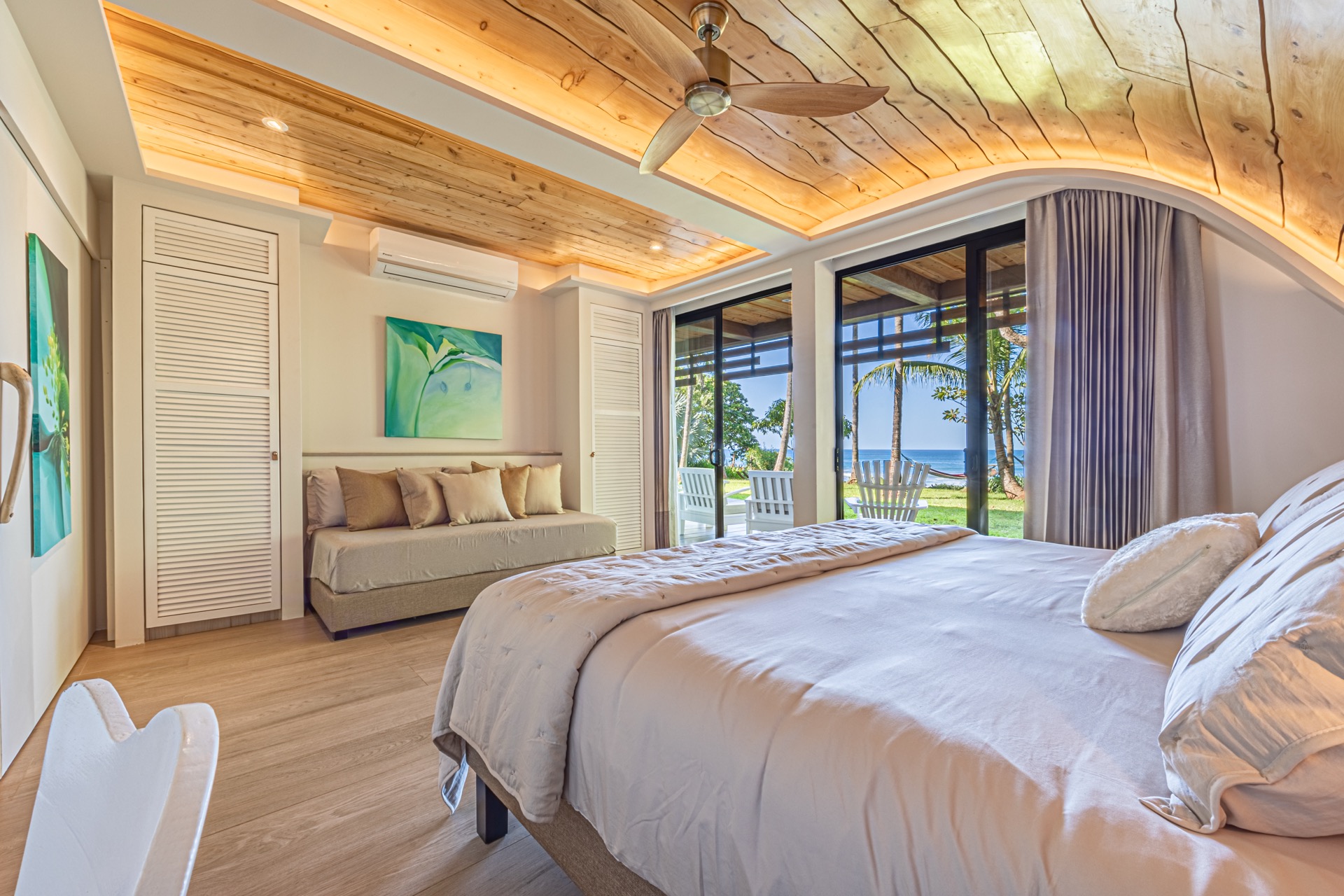 Hosting a Yoga Retreat at a Beachfront Villa in Costa Rica